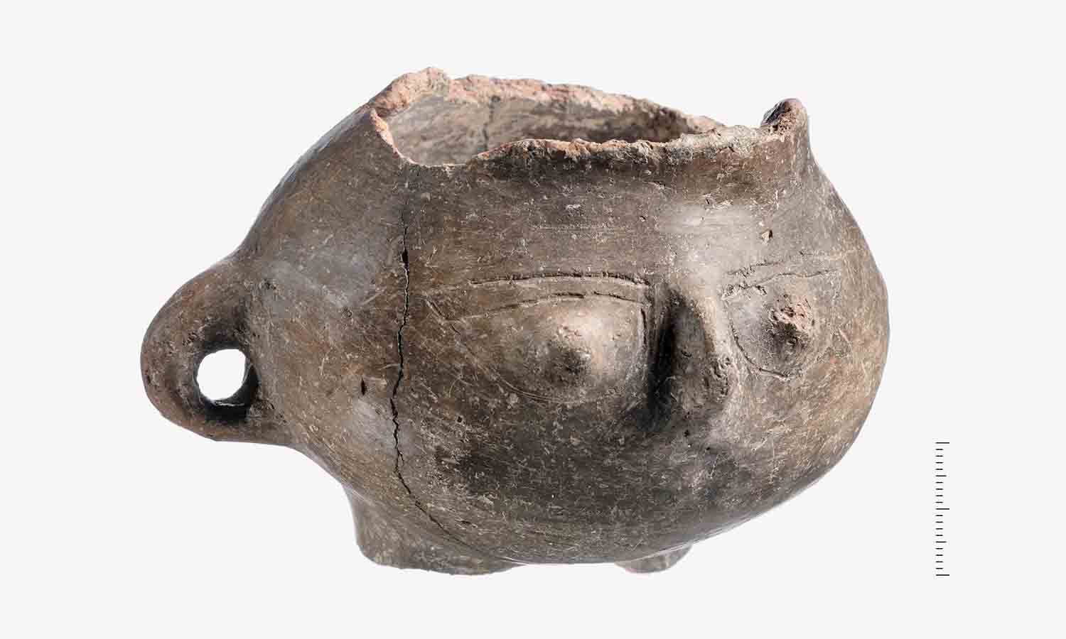Πήλινο αγγείο. Νεότερη Νεολιθική (περίπου 5.500 π.Χ).