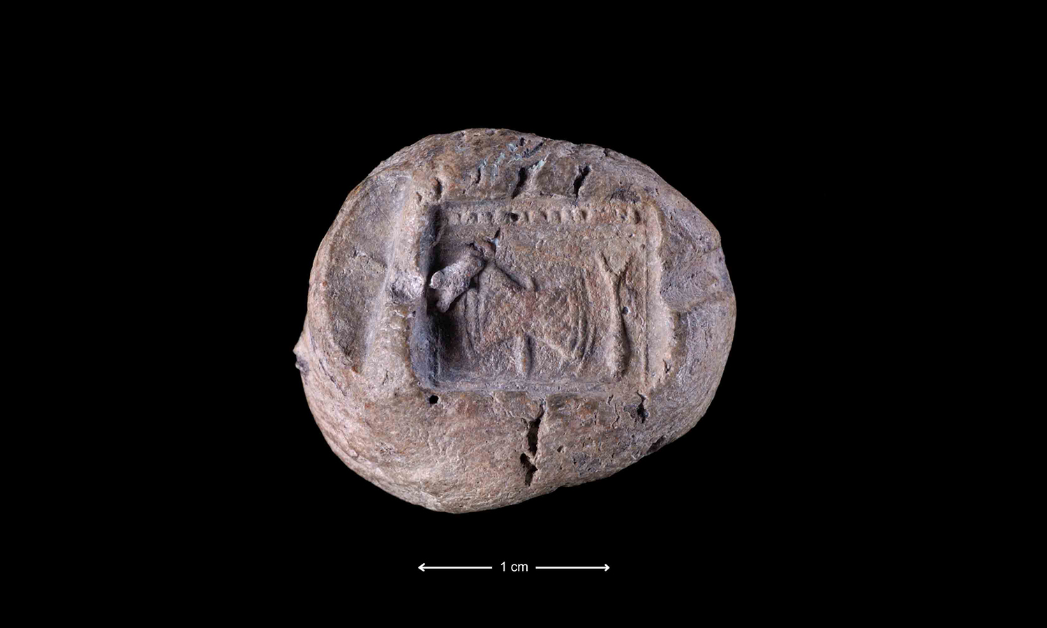 Μέση Εποχή Χαλκού  (19ος-18ος αι. π.Χ.) πήλινο διαχειριστικό έγγραφο που σχετίζεται με το Μινωικό ανάκτορο της Κνωσού.